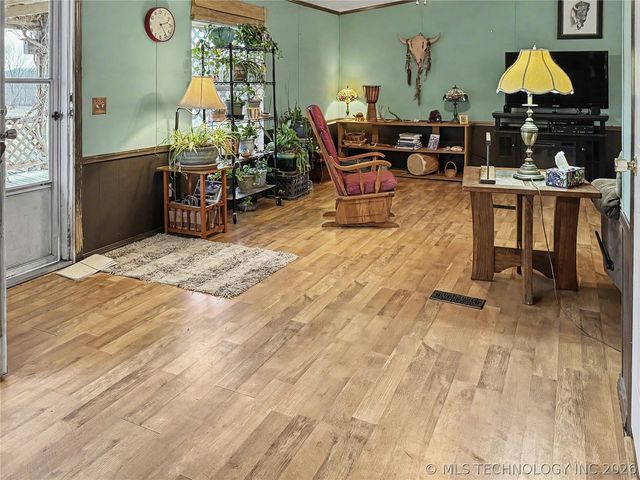 15520 N Clear Creek Road, Hulbert, OK 74441
