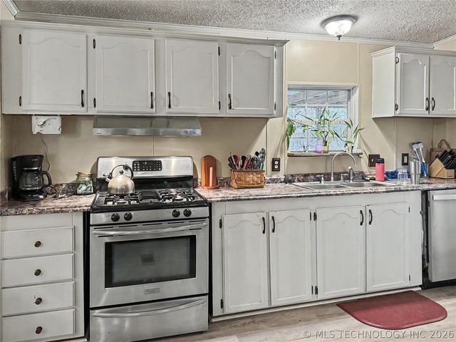 15520 N Clear Creek Road, Hulbert, OK 74441