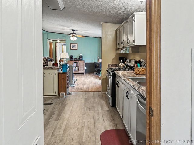 15520 N Clear Creek Road, Hulbert, OK 74441