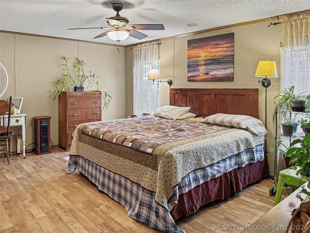 15520 N Clear Creek Road, Hulbert, OK 74441