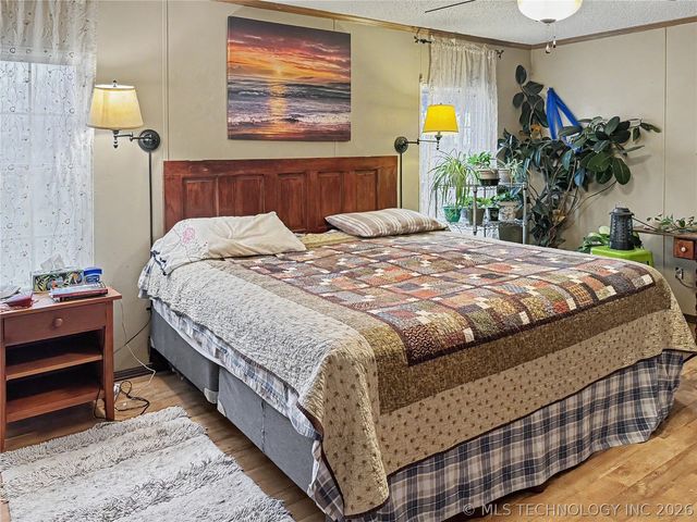 15520 N Clear Creek Road, Hulbert, OK 74441