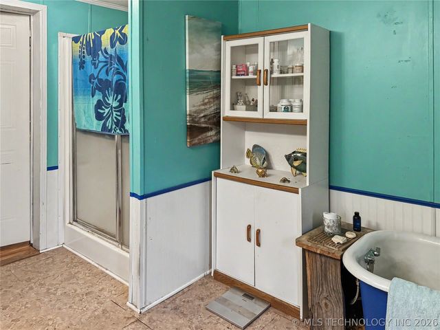 15520 N Clear Creek Road, Hulbert, OK 74441