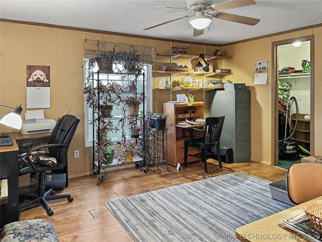 15520 N Clear Creek Road, Hulbert, OK 74441