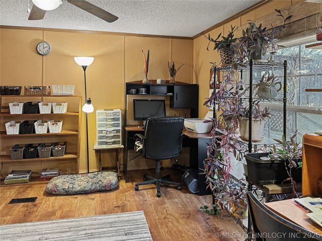 15520 N Clear Creek Road, Hulbert, OK 74441