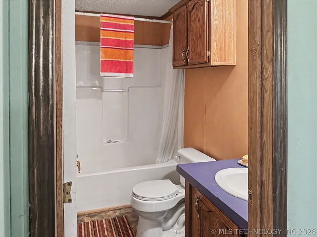 15520 N Clear Creek Road, Hulbert, OK 74441
