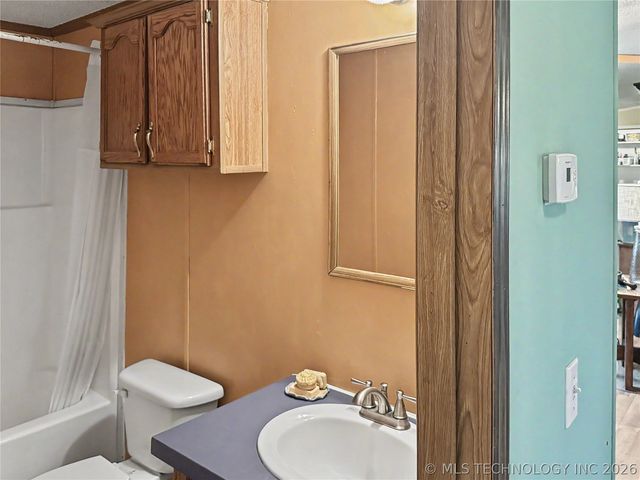 15520 N Clear Creek Road, Hulbert, OK 74441