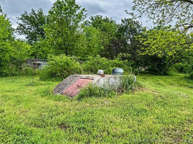 15520 N Clear Creek Road, Hulbert, OK 74441