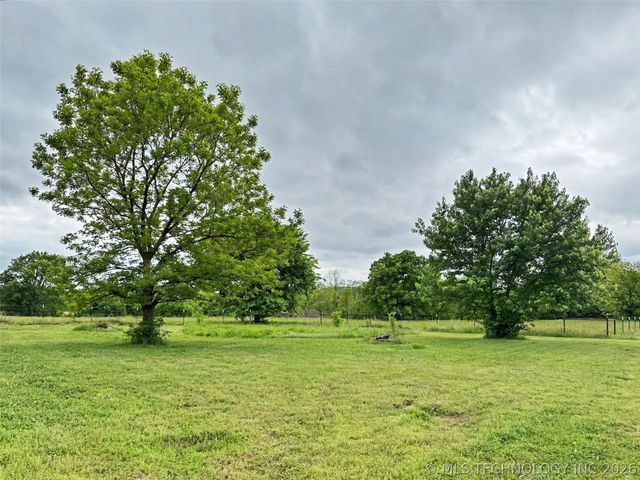 15520 N Clear Creek Road, Hulbert, OK 74441