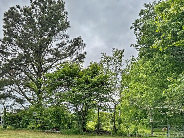 15520 N Clear Creek Road, Hulbert, OK 74441