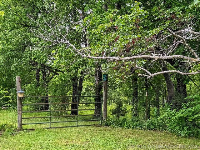 15520 N Clear Creek Road, Hulbert, OK 74441