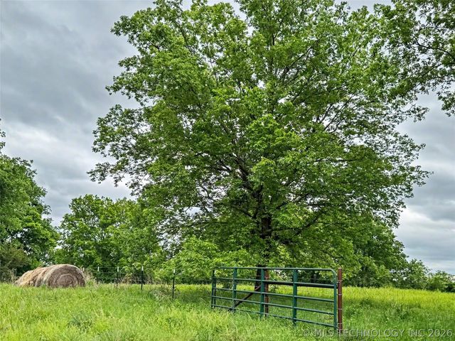15520 N Clear Creek Road, Hulbert, OK 74441