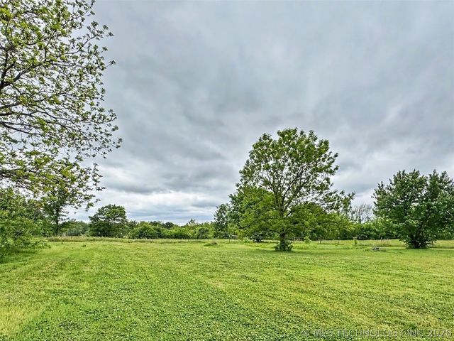 15520 N Clear Creek Road, Hulbert, OK 74441