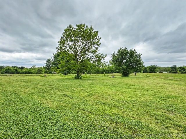 15520 N Clear Creek Road, Hulbert, OK 74441