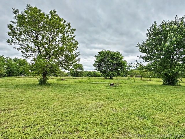 15520 N Clear Creek Road, Hulbert, OK 74441