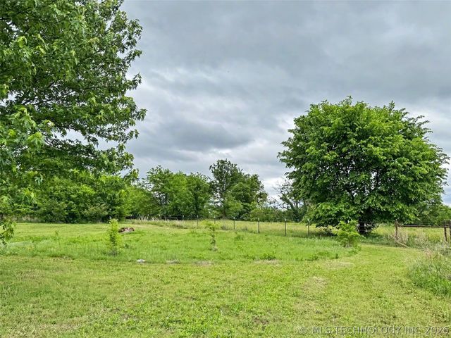 15520 N Clear Creek Road, Hulbert, OK 74441