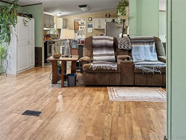 15520 N Clear Creek Road, Hulbert, OK 74441