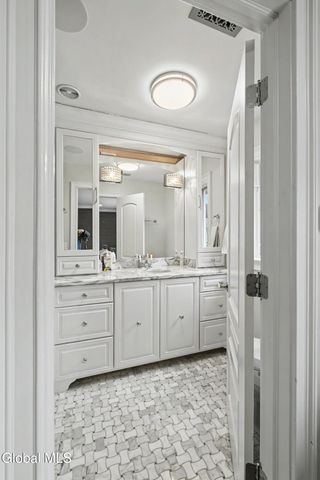 9 Sage Estate, Menands, NY 12204