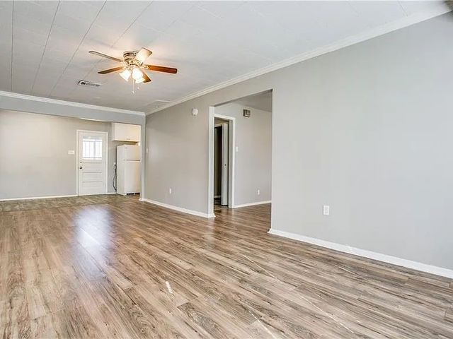 1255 E Pentagon Parkway, Dallas, TX 75216