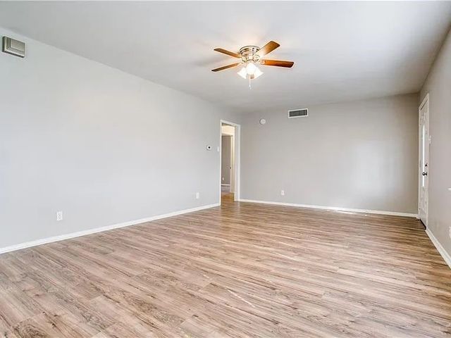 1255 E Pentagon Parkway, Dallas, TX 75216