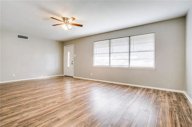 1255 E Pentagon Parkway, Dallas, TX 75216
