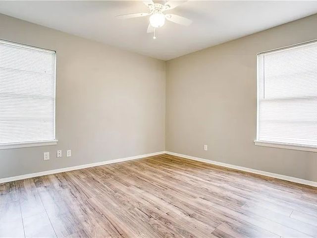 1255 E Pentagon Parkway, Dallas, TX 75216