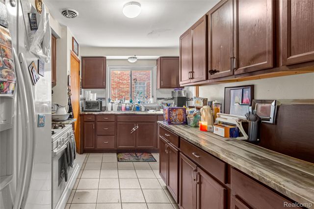 8174 Helen, Center Line, MI 48015