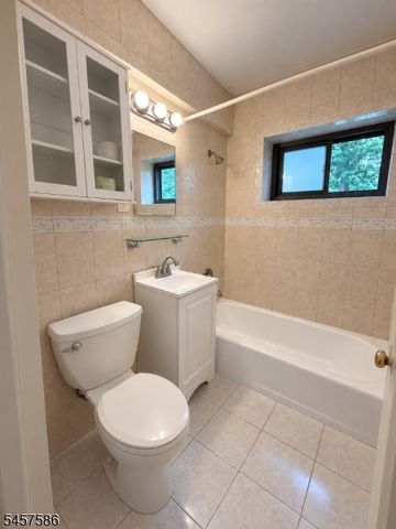 501 Linwood Drive 2F, Fort Lee Boro, NJ 07024
