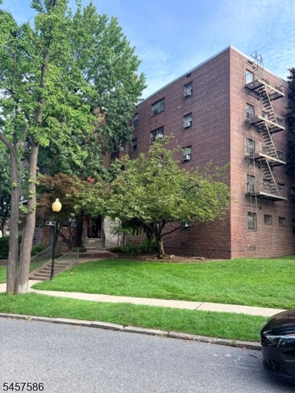 501 Linwood Drive 2F, Fort Lee Boro, NJ 07024