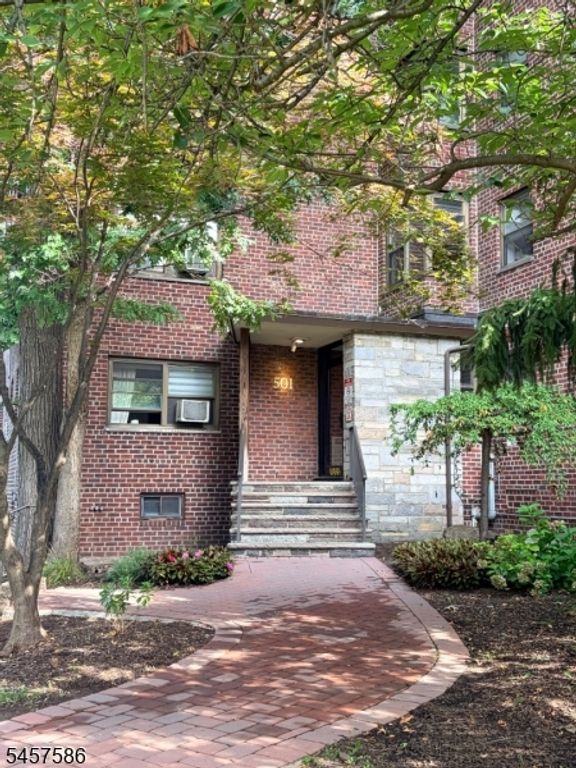 501 Linwood Drive 2F, Fort Lee Boro, NJ 07024 — photo 2