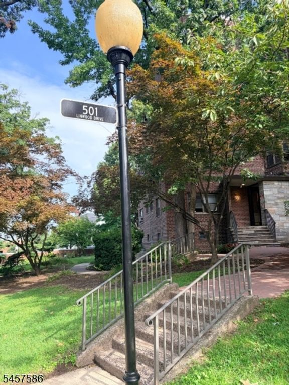 501 Linwood Drive 2F, Fort Lee Boro, NJ 07024 — photo 3