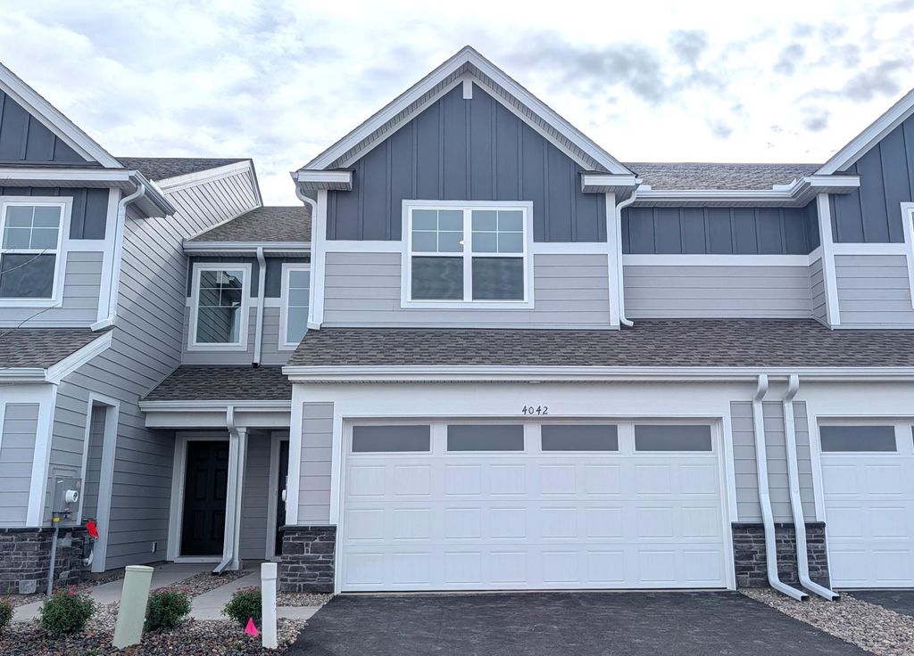 4042 Hayward Avenue N, Oakdale, MN 55128 — exterior