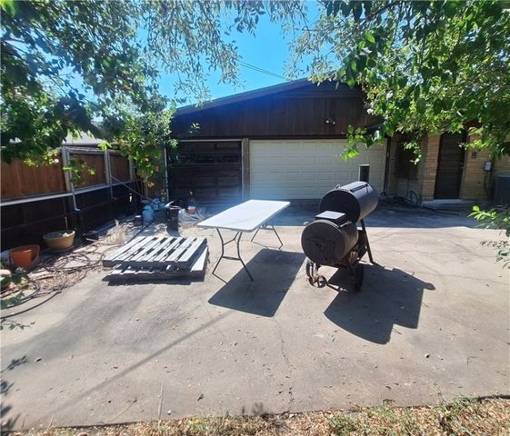 450 Bermuda Pl, Corpus Christi, TX 78411