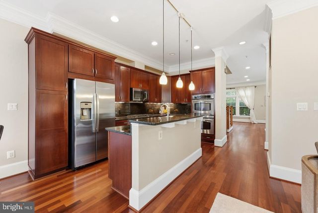 4462 MACARTHUR BLVD NW, Washington, DC 20007