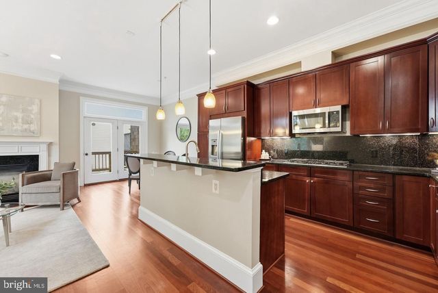 4462 MACARTHUR BLVD NW, Washington, DC 20007