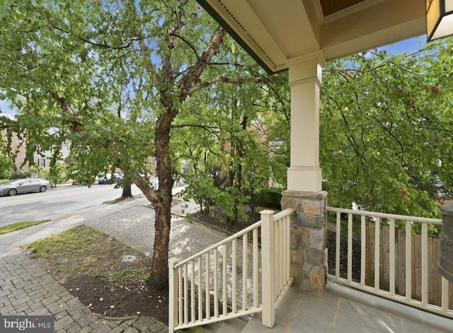 4462 MACARTHUR BLVD NW, Washington, DC 20007