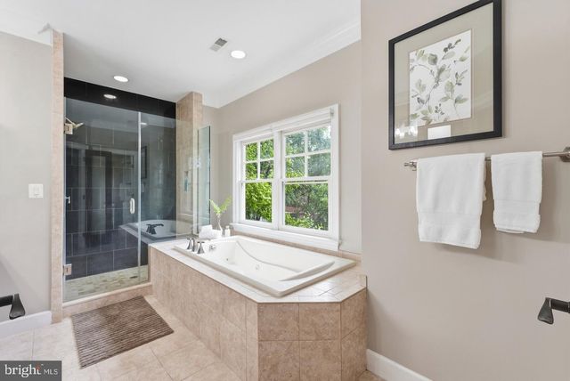 4462 MACARTHUR BLVD NW, Washington, DC 20007