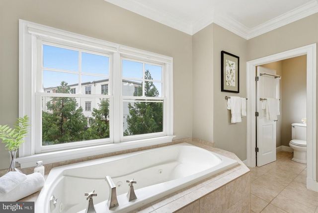 4462 MACARTHUR BLVD NW, Washington, DC 20007