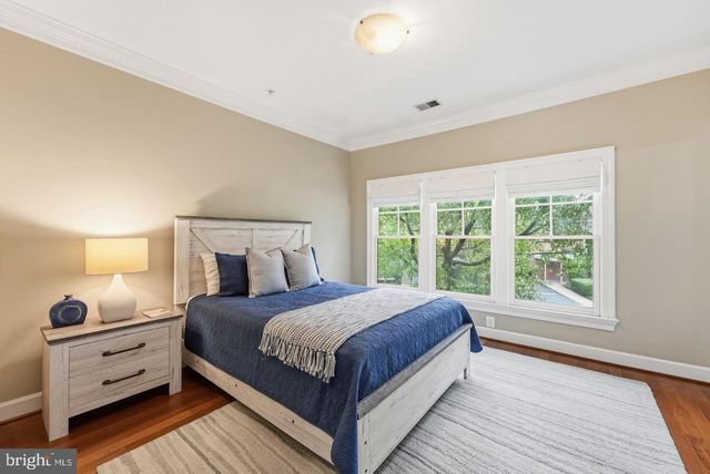 4462 MACARTHUR BLVD NW, Washington, DC 20007