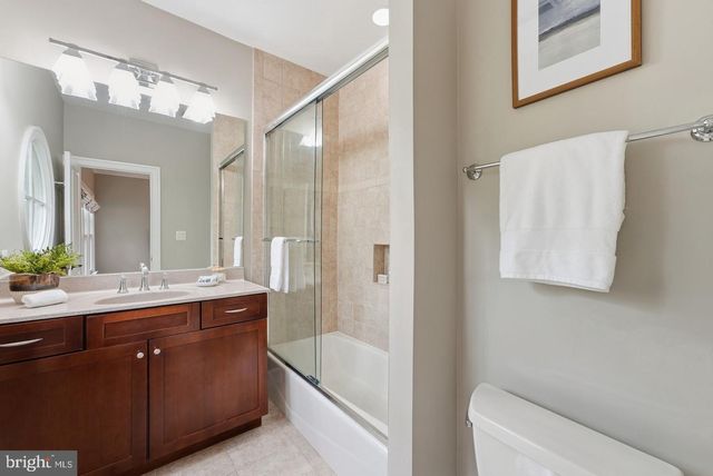 4462 MACARTHUR BLVD NW, Washington, DC 20007