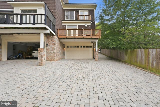 4462 MACARTHUR BLVD NW, Washington, DC 20007