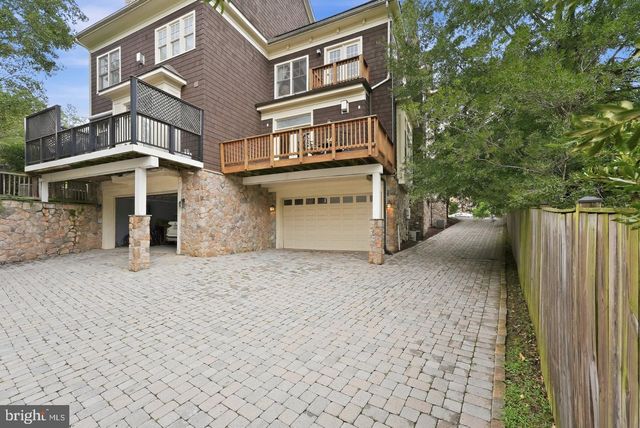 4462 MACARTHUR BLVD NW, Washington, DC 20007