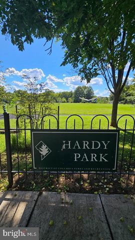 4462 MACARTHUR BLVD NW, Washington, DC 20007