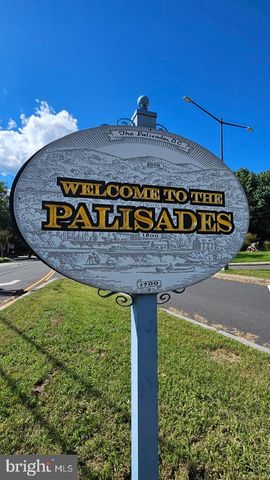 4462 MACARTHUR BLVD NW, Washington, DC 20007
