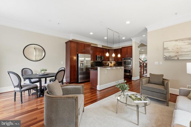4462 MACARTHUR BLVD NW, Washington, DC 20007