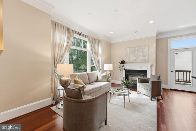 4462 MACARTHUR BLVD NW, Washington, DC 20007