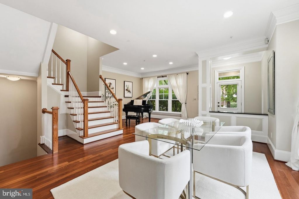 4462 MACARTHUR BLVD NW, Washington, DC 20007