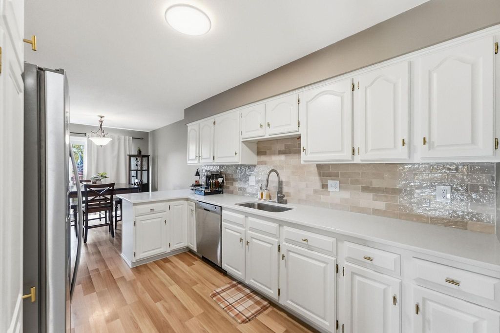 4492 Clover Lane, Eagan, MN 55122 — photo 2