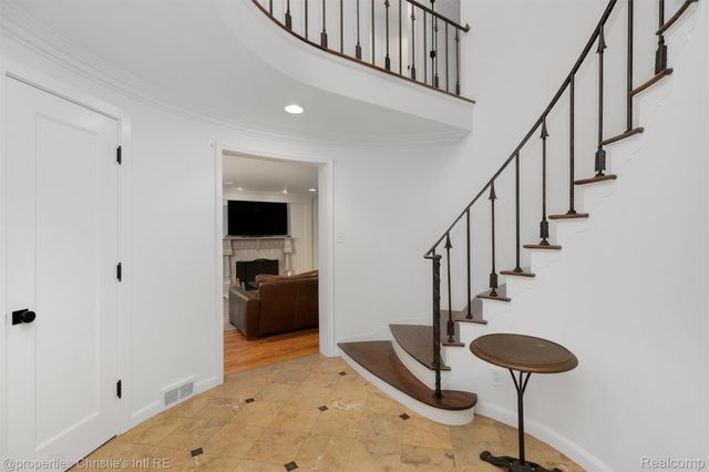 1059 Berkshire Road, Grosse Pointe, MI 48230