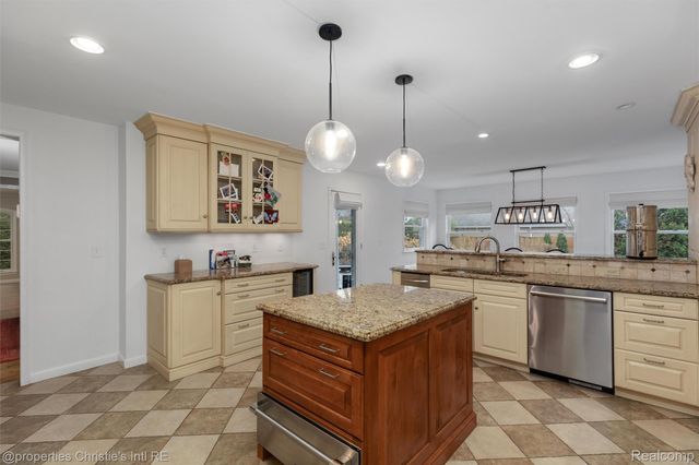 1059 Berkshire Road, Grosse Pointe, MI 48230