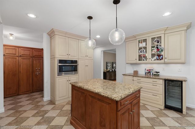 1059 Berkshire Road, Grosse Pointe, MI 48230